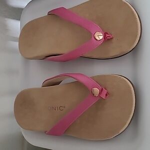 Vionic Sandles (Never worn)